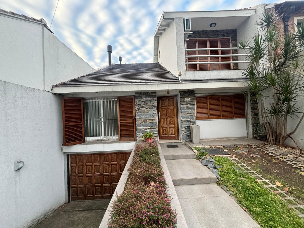 Hermosa casa de 4 ambientes - San Martin centro