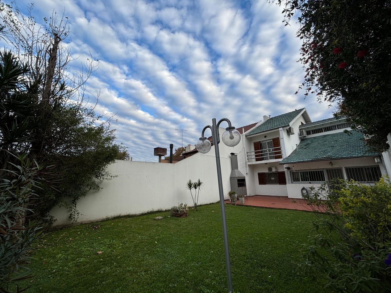 Hermosa casa de 4 ambientes - San Martin centro