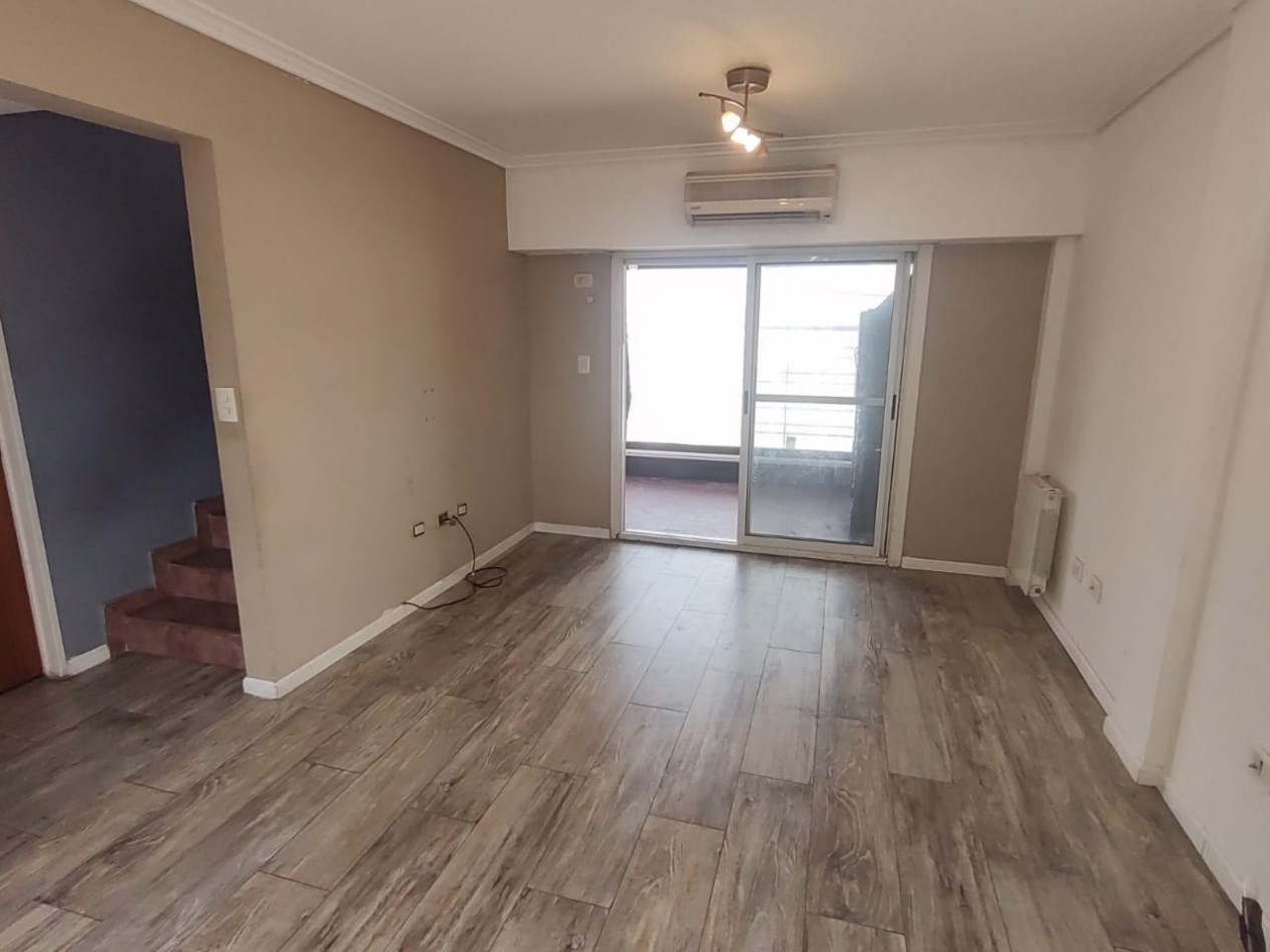 Excelente departamento de 4 ambientes tipo duplex con cochera y baulera en venta - San Martin centro