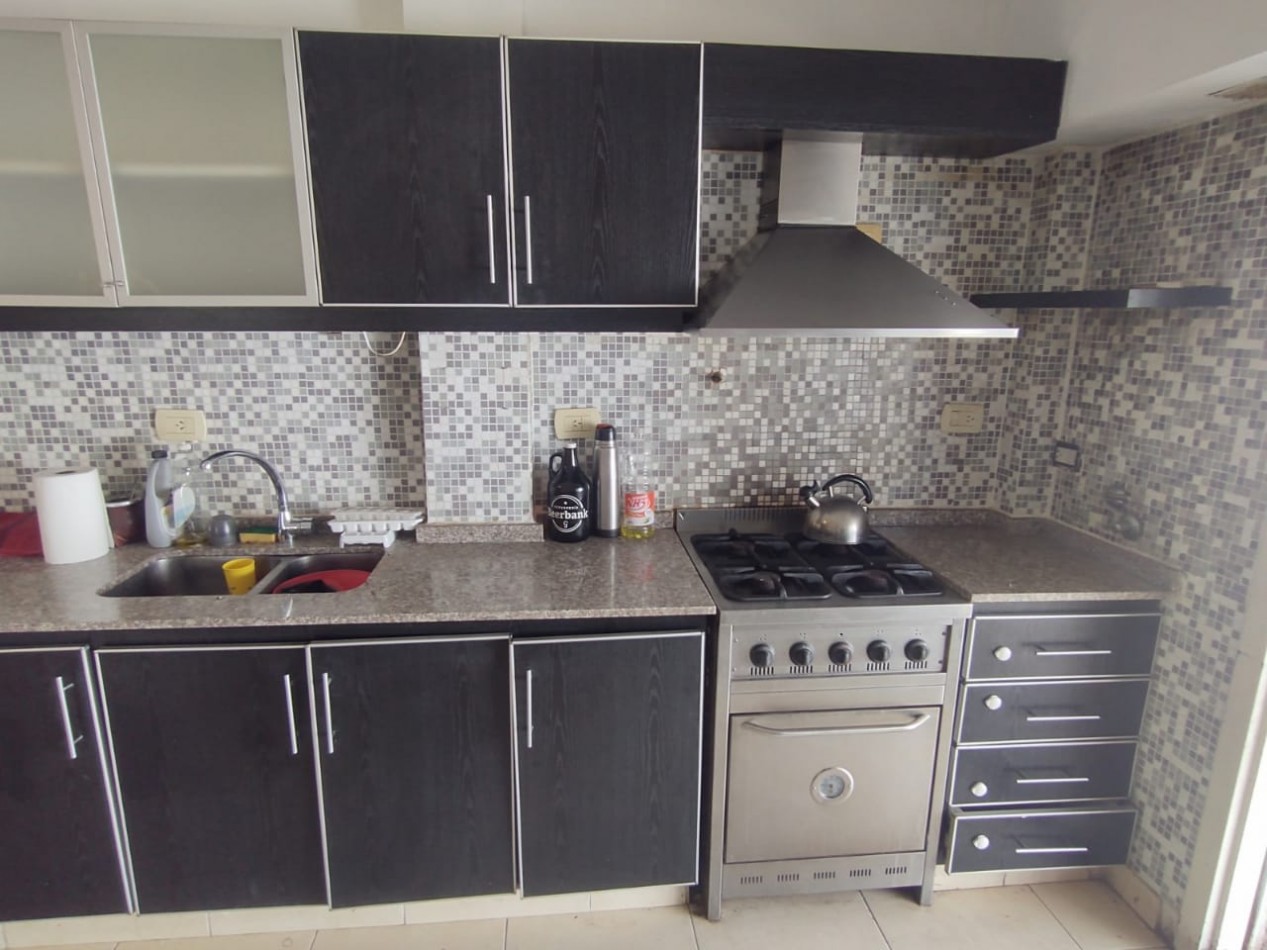 Excelente departamento de 4 ambientes tipo duplex con cochera y baulera en venta - San Martin centro