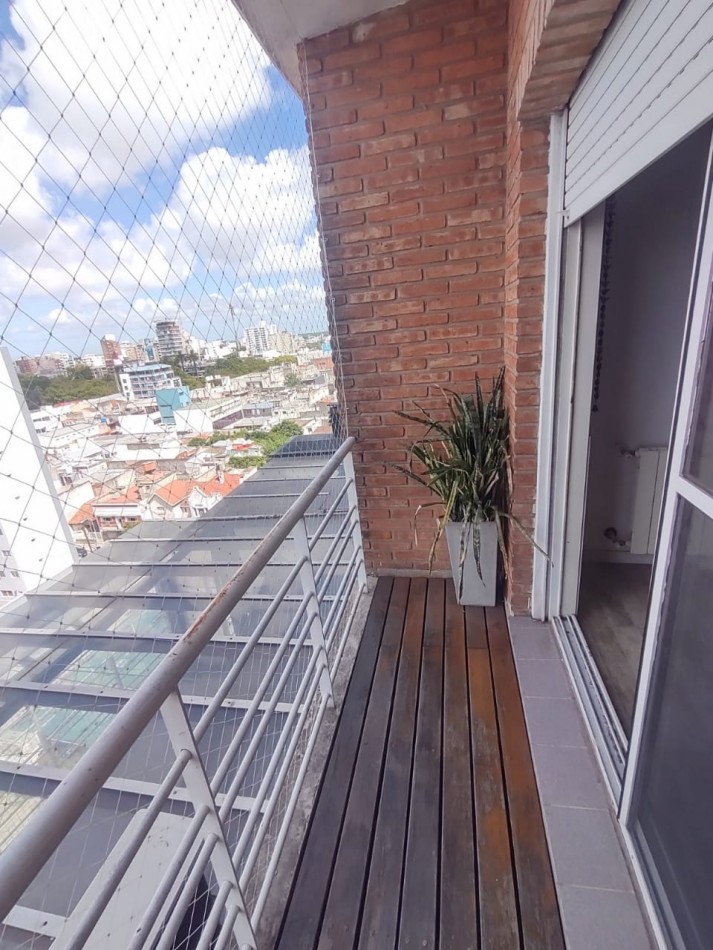 Excelente departamento de 4 ambientes tipo duplex con cochera y baulera en venta - San Martin centro