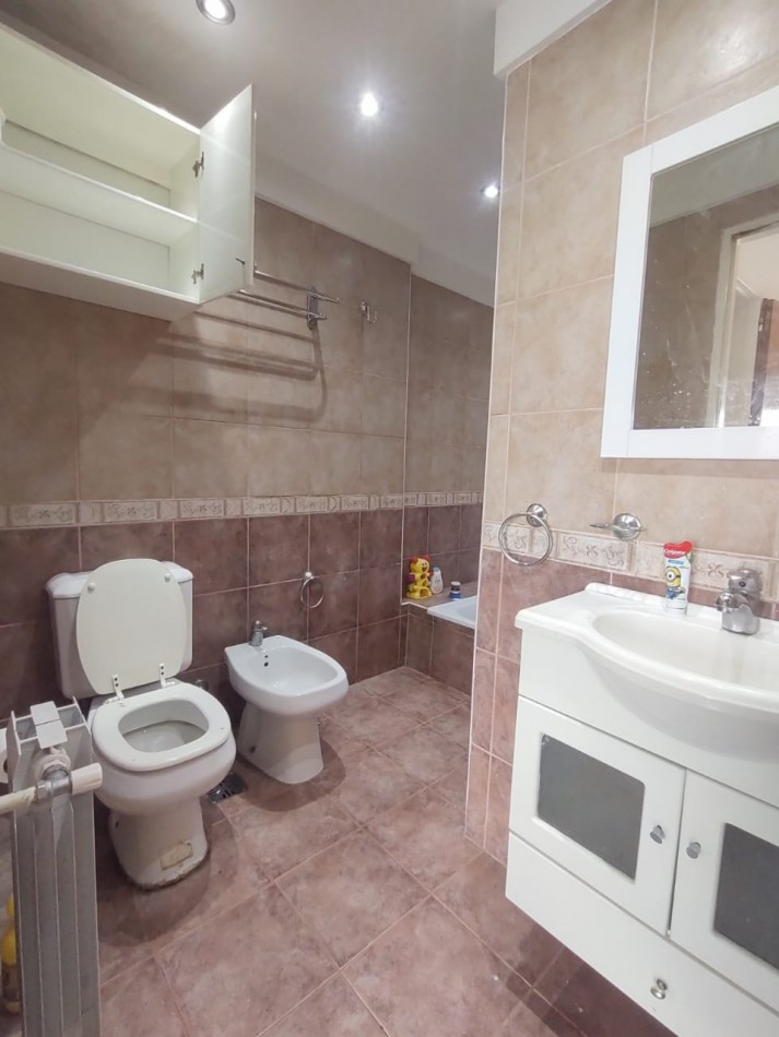 Excelente departamento de 4 ambientes tipo duplex con cochera y baulera en venta - San Martin centro