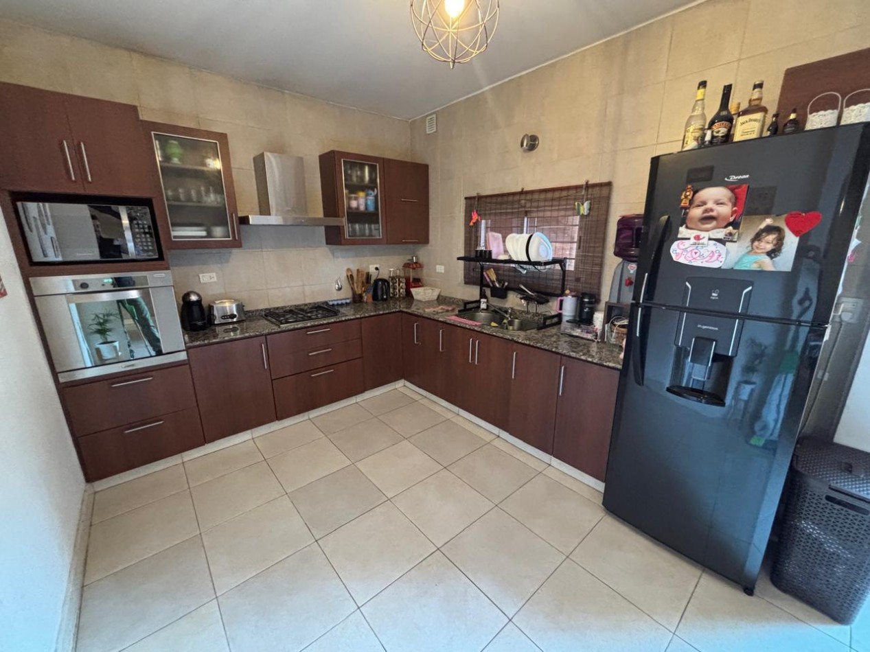 Hermosa casa de 4 ambientes en venta - Villa Lynch