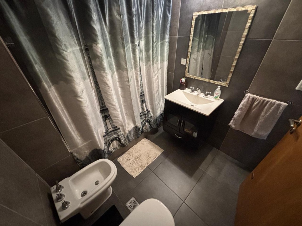 Hermosa casa de 4 ambientes en venta - Villa Lynch