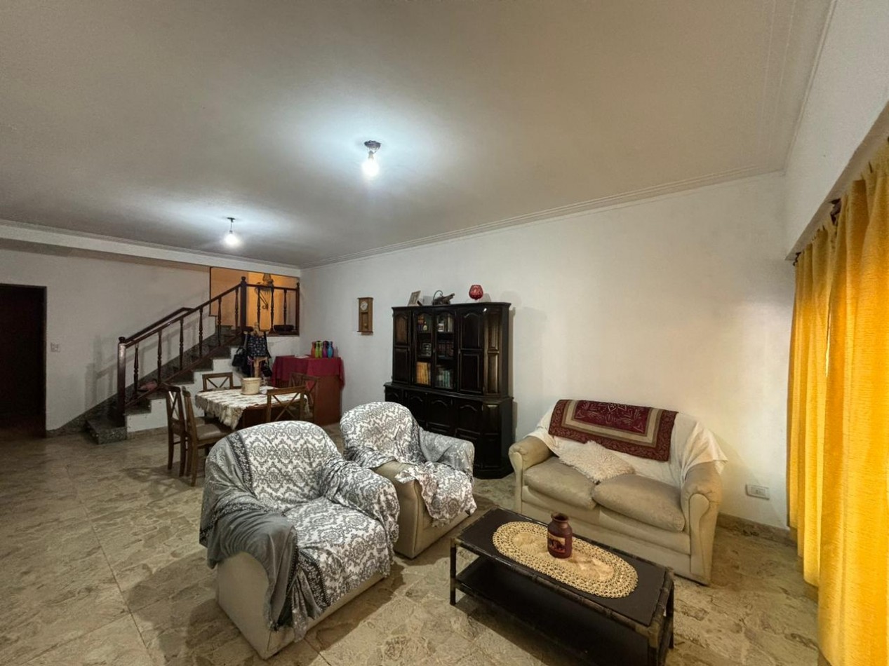 Amplio PH de 5 ambientes en venta - Villa Maipu