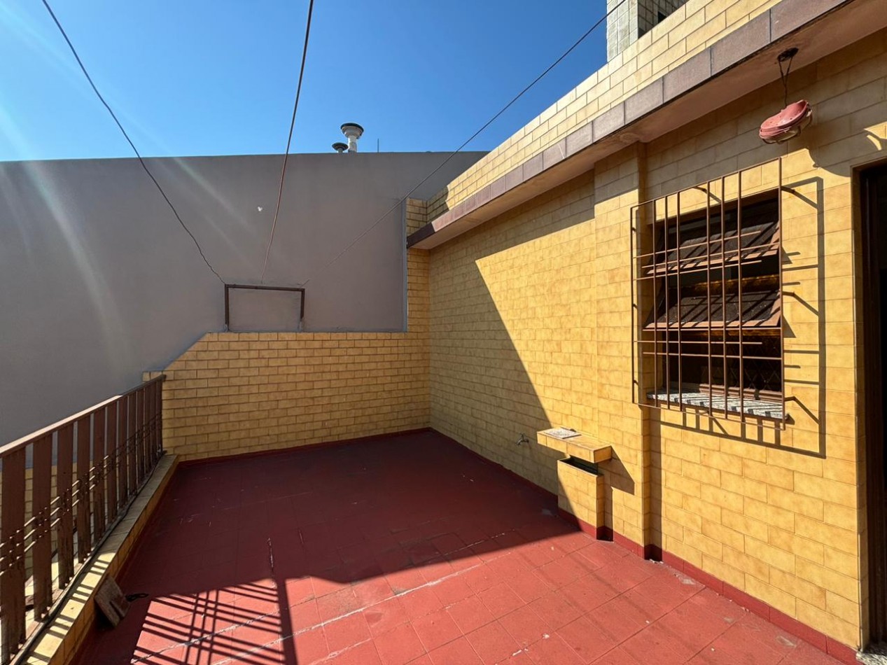 Amplio PH de 5 ambientes en venta - Villa Maipu