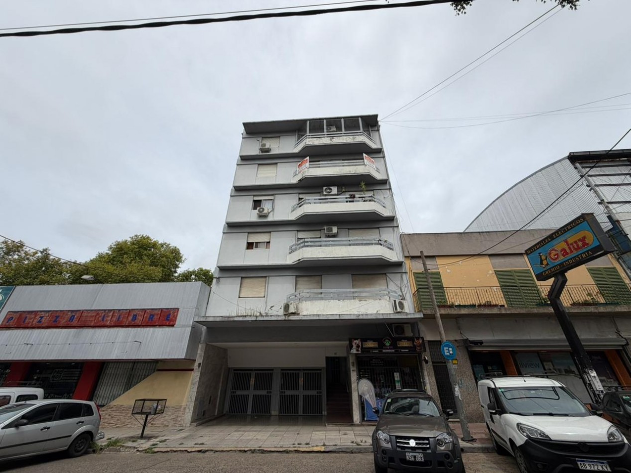 OPORTUNIDAD Excelente departamento semipiso de 3 ambientes - Centro San Martin
