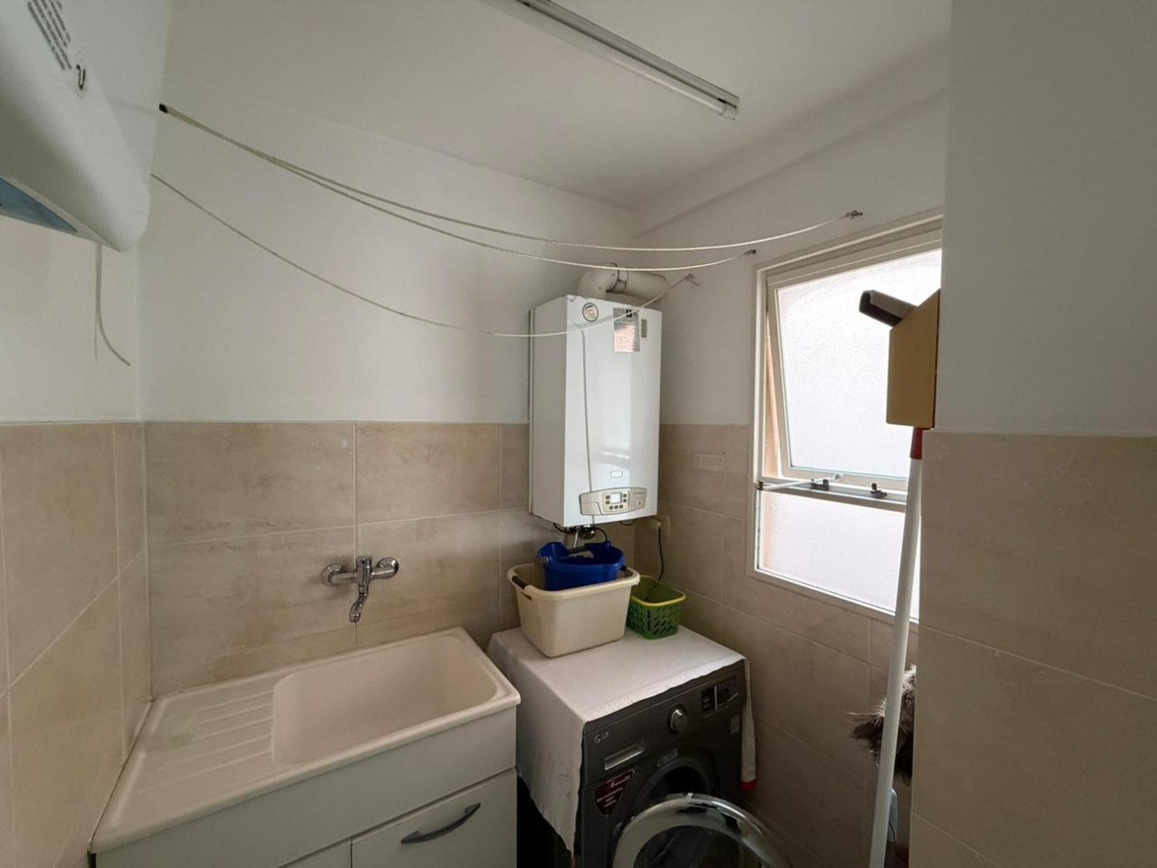 Departamento de 4 ambientes de categoria CON COCHERA en venta - San Martin centro