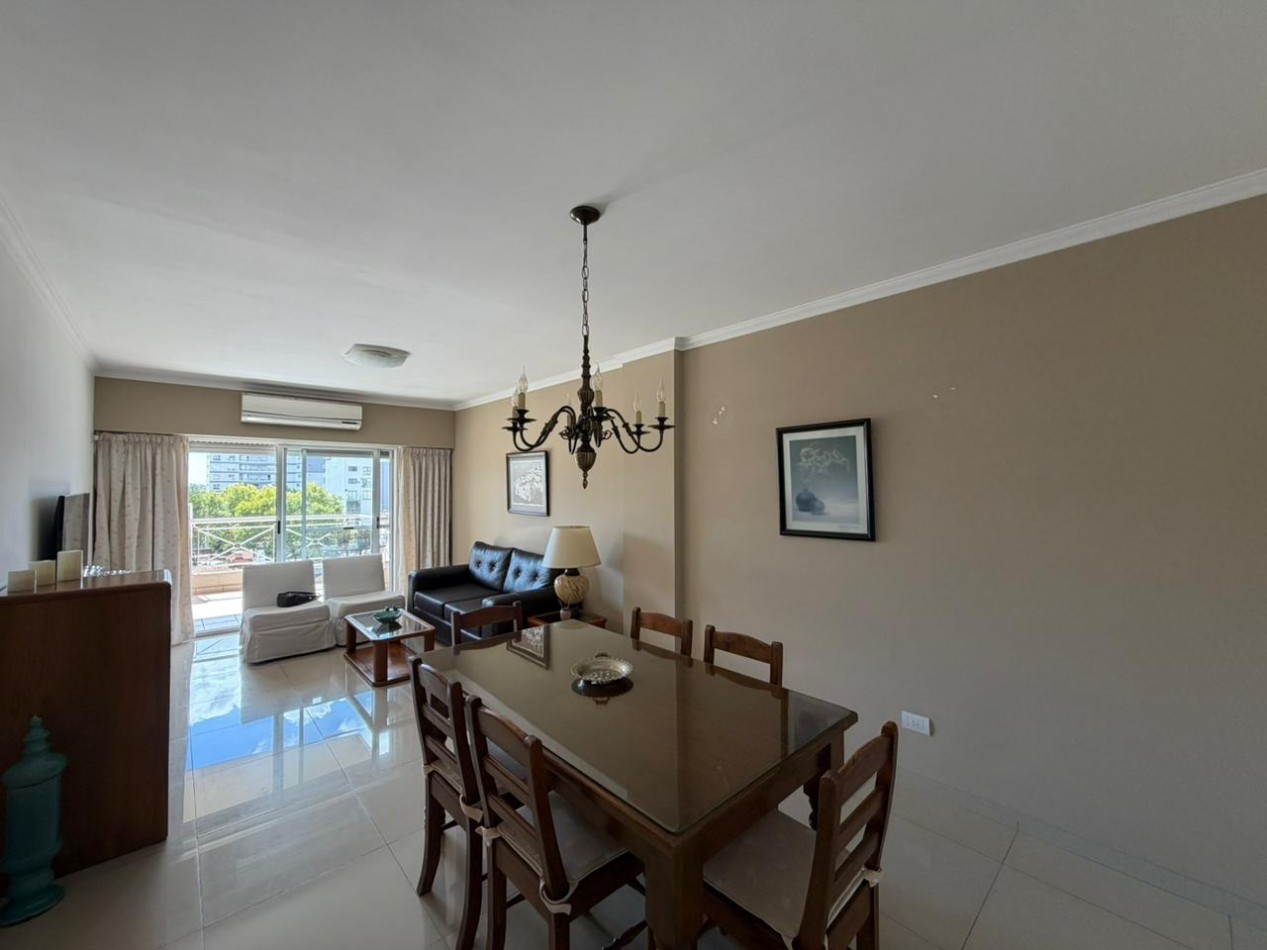 Departamento de 4 ambientes de categoria CON COCHERA en venta - San Martin centro