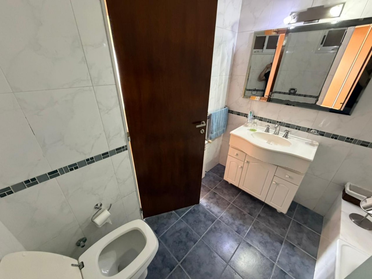 Departamento de 4 ambientes de categoria CON COCHERA en venta - San Martin centro