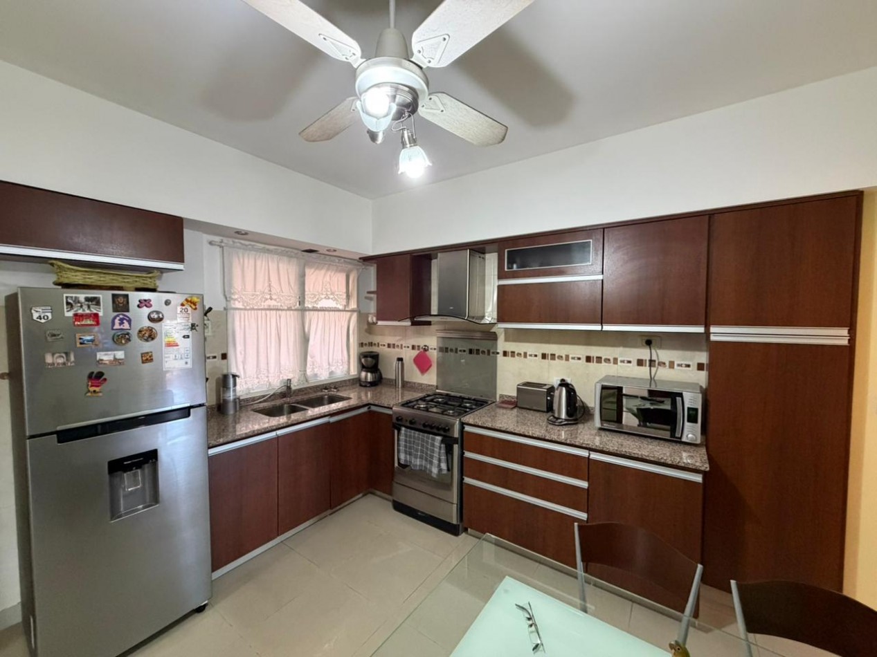 Departamento de 4 ambientes de categoria CON COCHERA en venta - San Martin centro