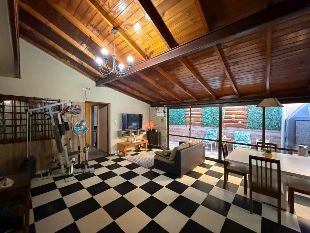 Hermosa casa de 4 ambientes en venta - San Martin