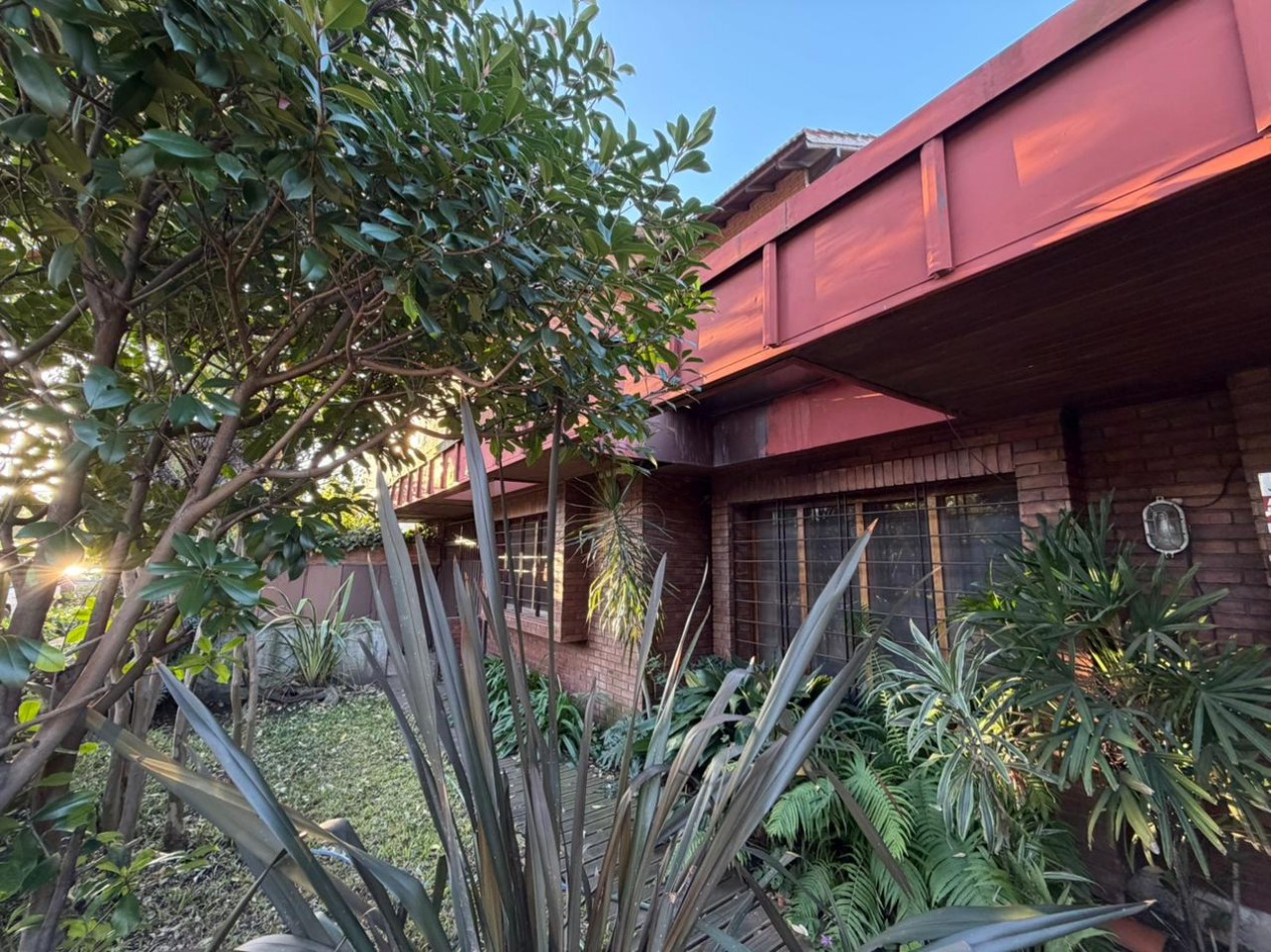 Hermosa casa de 7 ambientes en venta - Boulougne