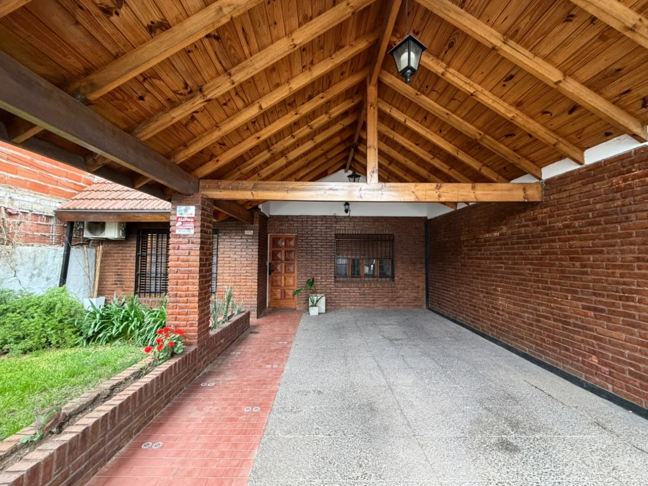 Excelente Casa De 5 Ambientes - Villa Ballester
