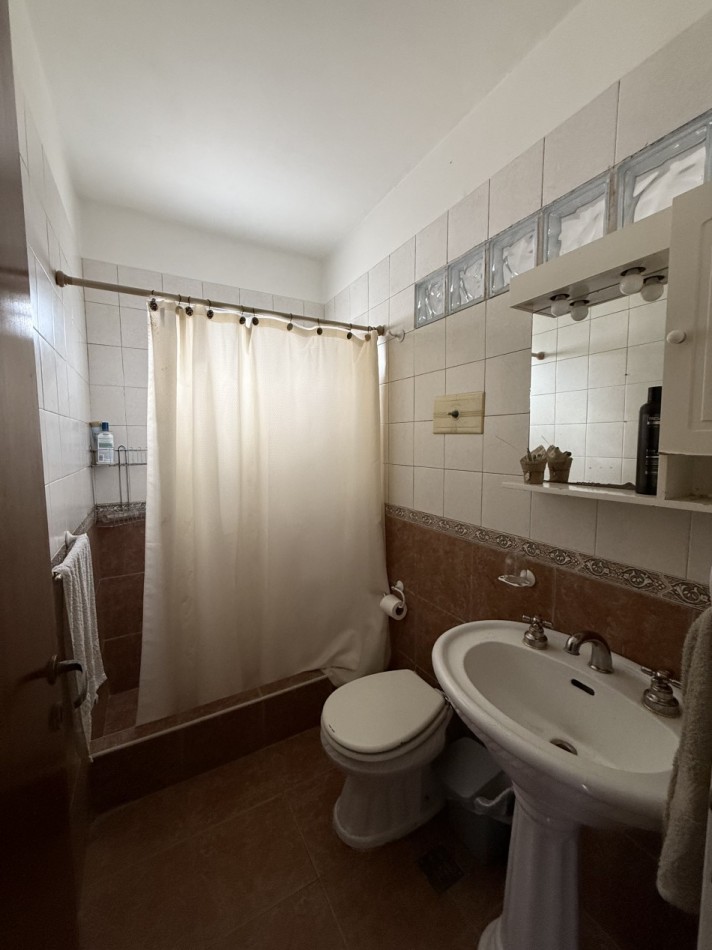 CASA DE 6 AMBIENTES - VILLA BALLESTER
