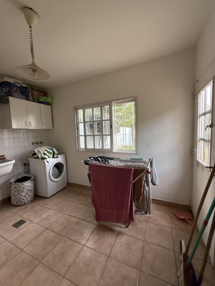 CASA DE 6 AMBIENTES - VILLA BALLESTER