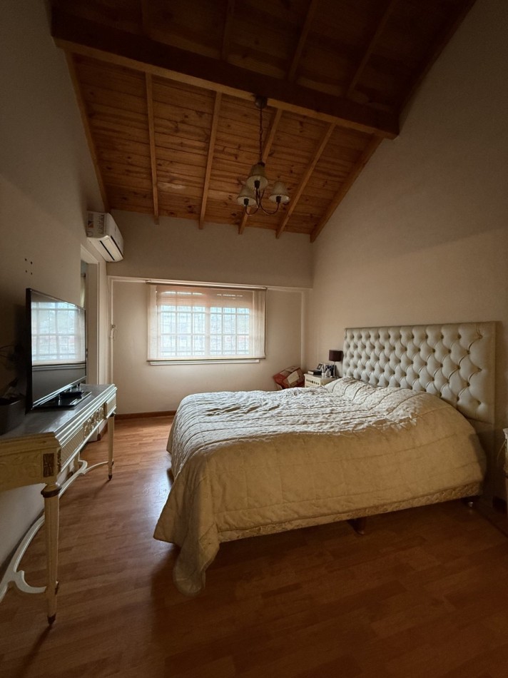 CASA DE 6 AMBIENTES - VILLA BALLESTER
