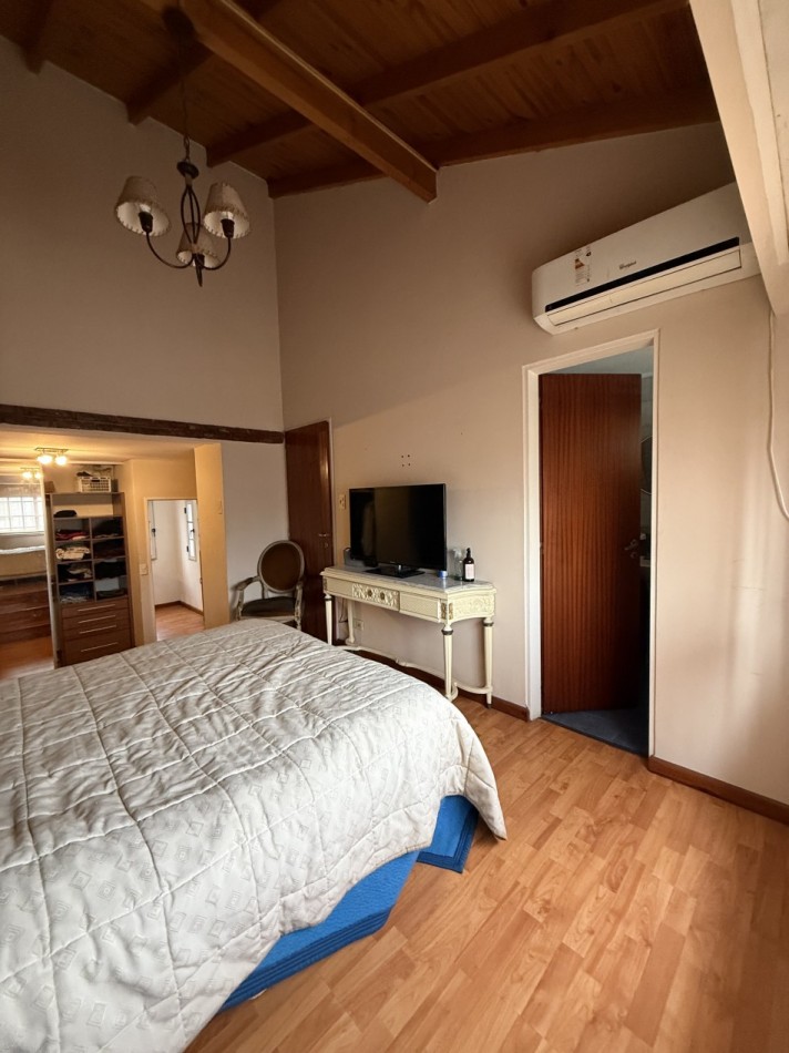 CASA DE 6 AMBIENTES - VILLA BALLESTER