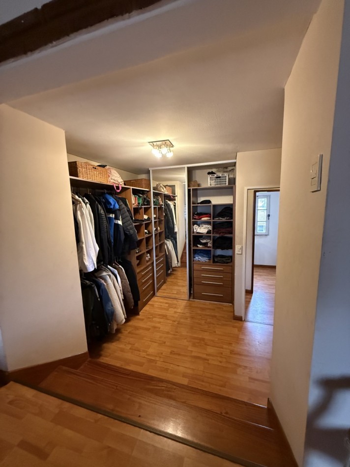 CASA DE 6 AMBIENTES - VILLA BALLESTER