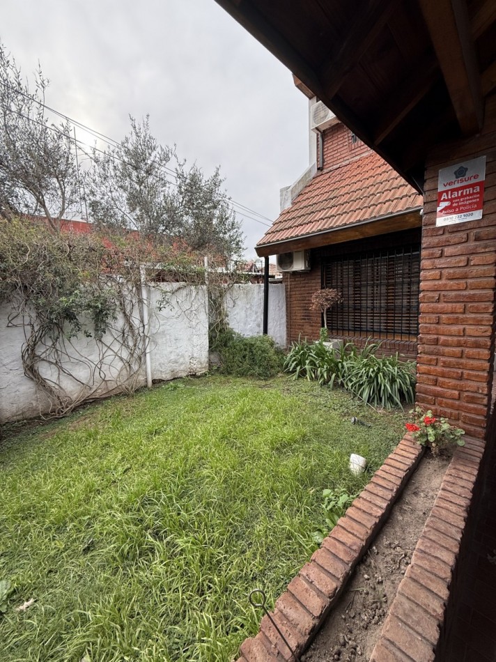 CASA DE 6 AMBIENTES - VILLA BALLESTER