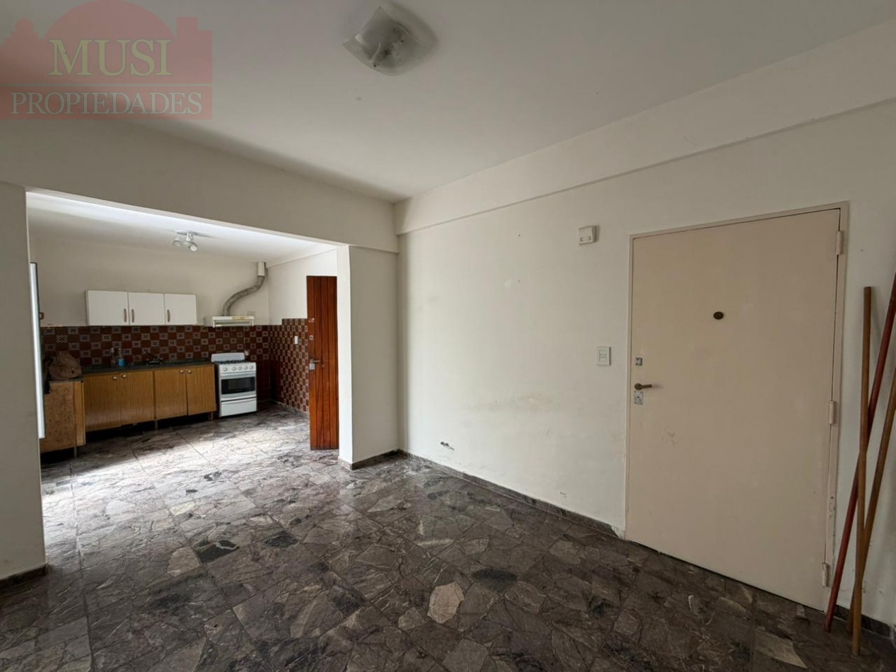 Departamento de 2 ambientes en Planta Baja con Patio - San Martin Centro