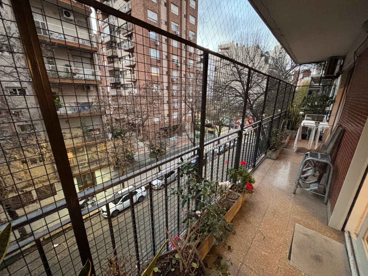 Departamento de 4 Ambientes en venta Dep. de Servicio y espacio guarda coche