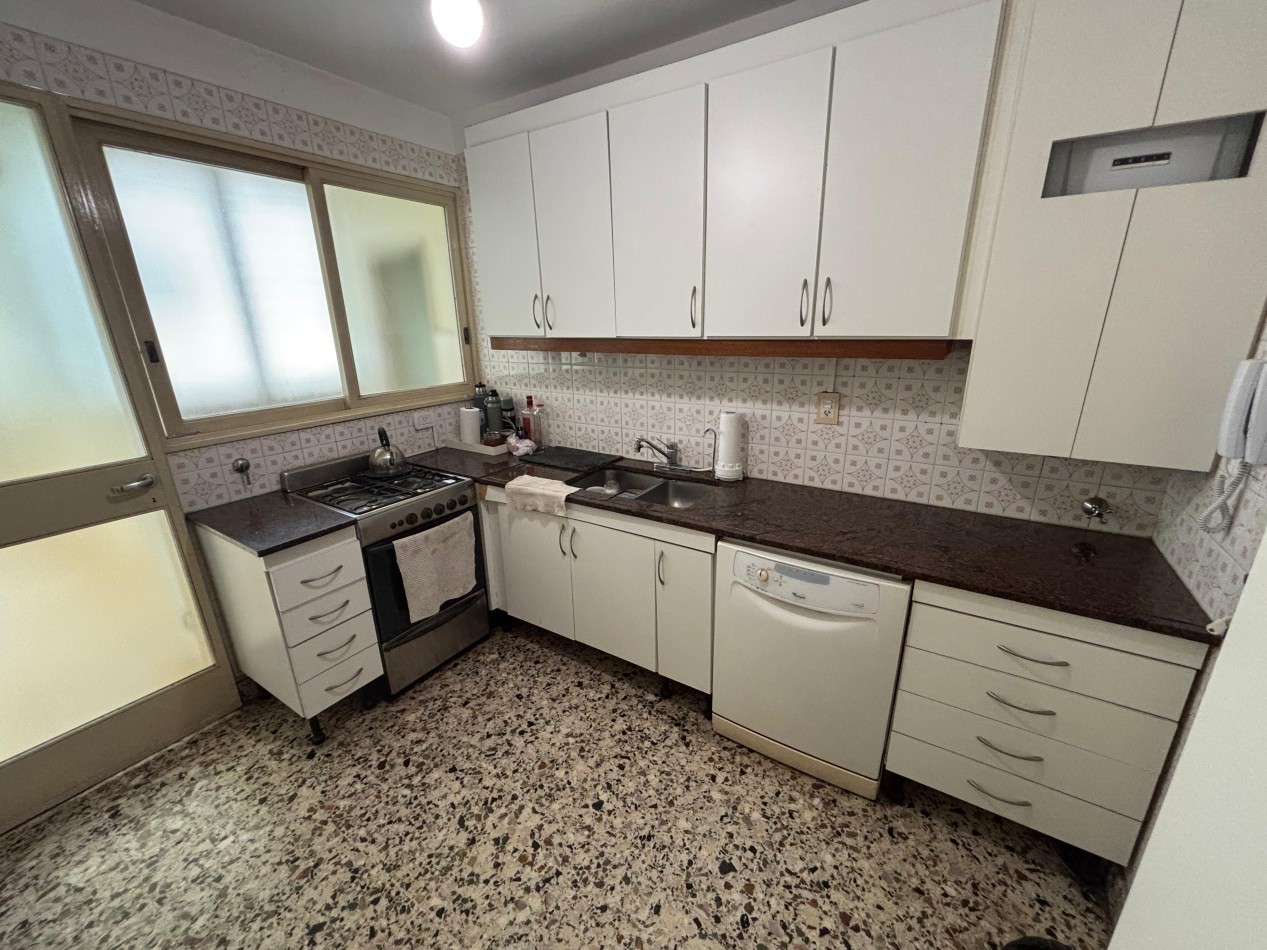 Departamento de 4 Ambientes en venta Dep. de Servicio y espacio guarda coche