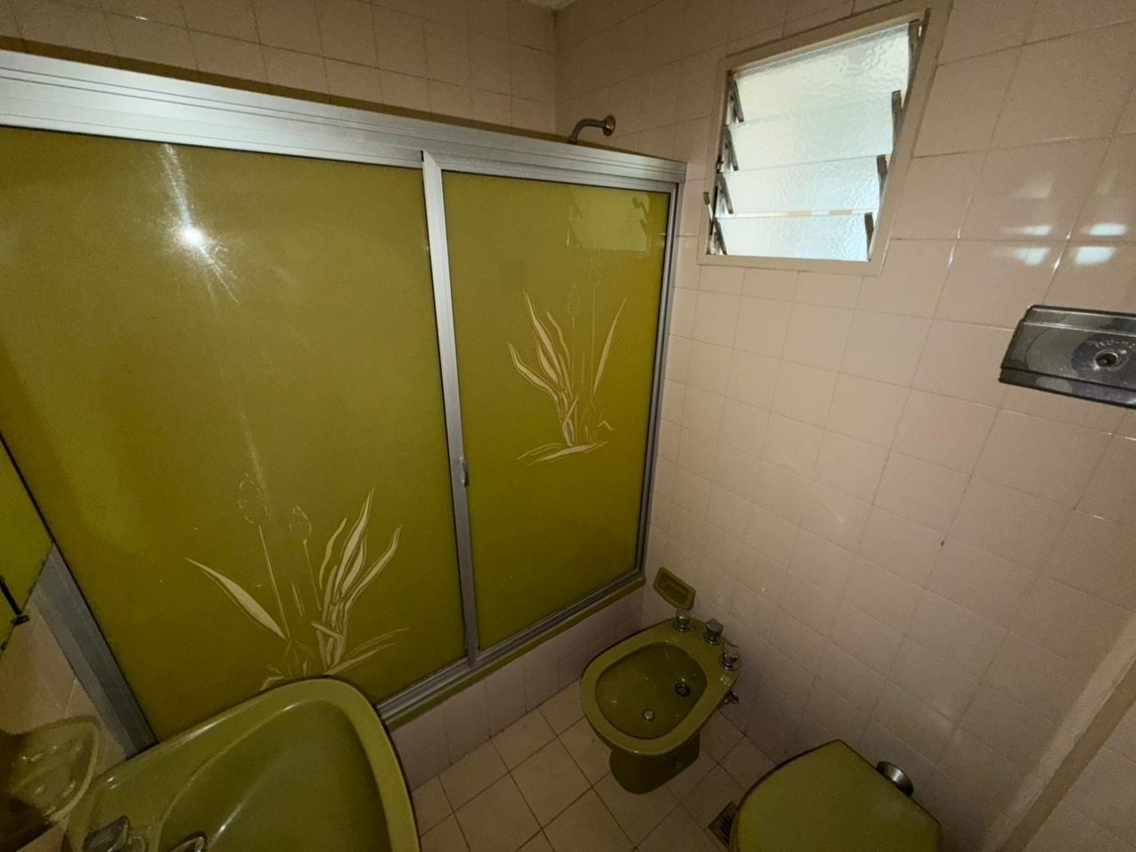 Excelente departamento semipiso de 3 ambientes con COCHERA cubierta - Centro San Martin