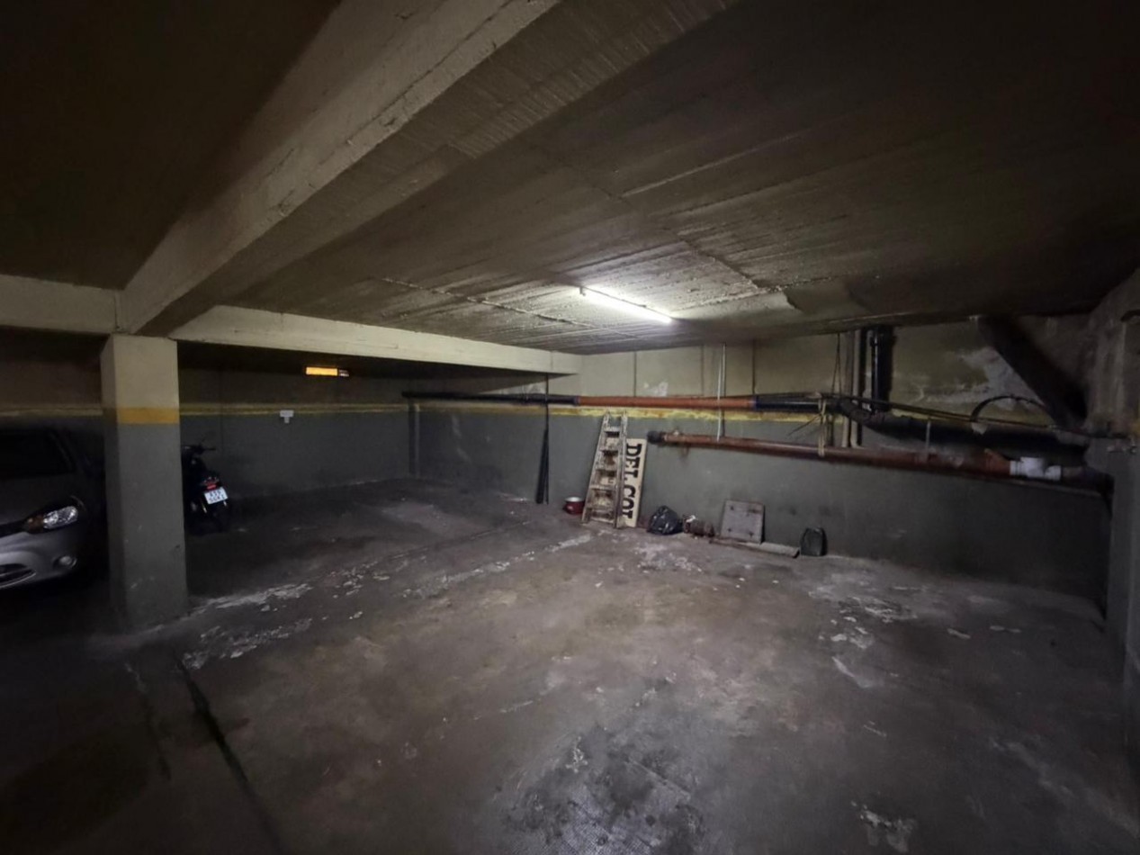 Excelente departamento semipiso de 3 ambientes con COCHERA cubierta - Centro San Martin