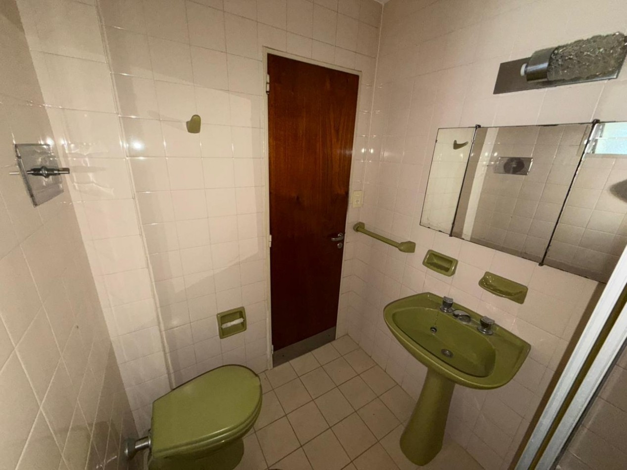 Excelente departamento semipiso de 3 ambientes con COCHERA cubierta - Centro San Martin