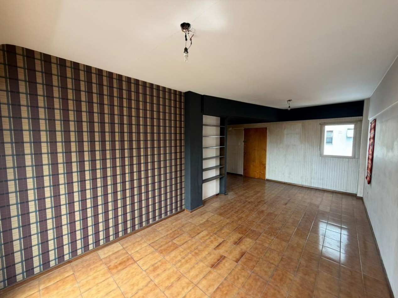 Excelente departamento semipiso de 3 ambientes con COCHERA cubierta - Centro San Martin