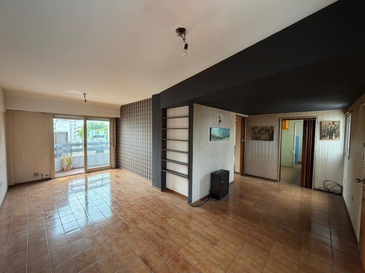 Excelente departamento semipiso de 3 ambientes con COCHERA cubierta - Centro San Martin