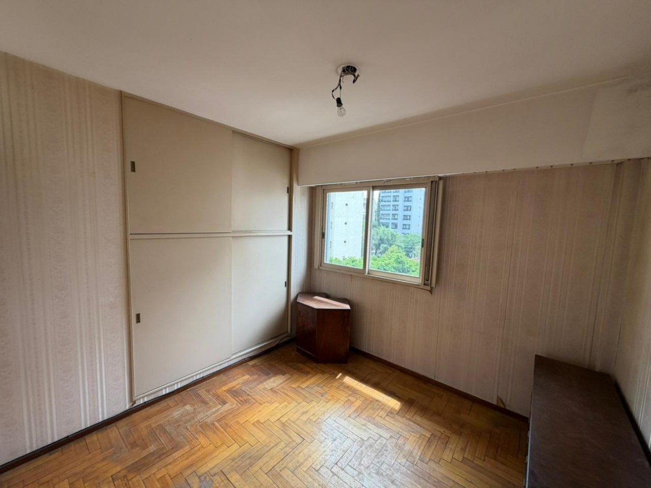Excelente departamento semipiso de 3 ambientes con COCHERA cubierta - Centro San Martin