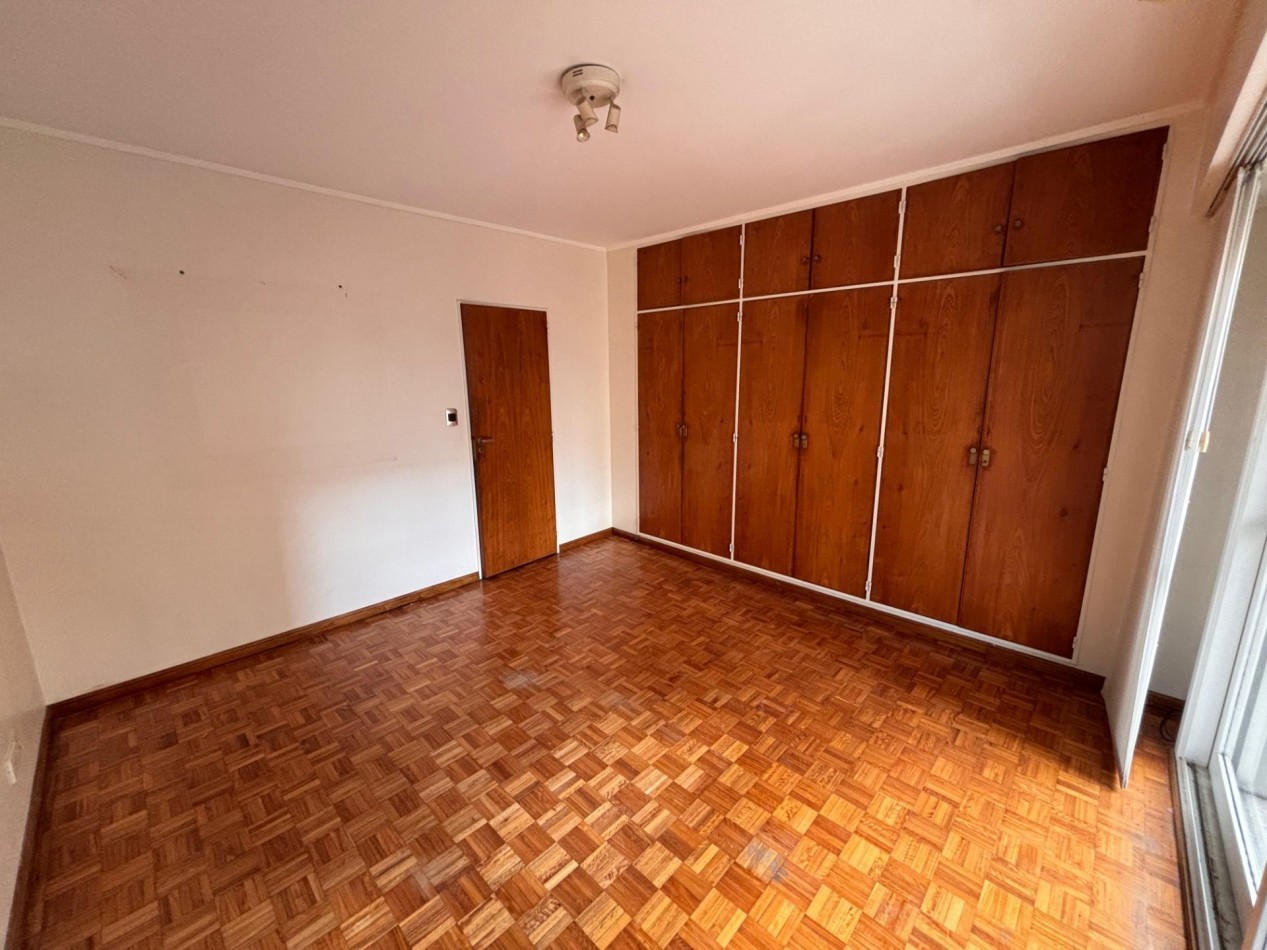 Departamento de 4 Ambientes en venta Dep. de Servicio y espacio guarda coche
