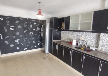 Excelente departamento de 4 ambientes tipo duplex con cochera y baulera en venta - San Martin centro